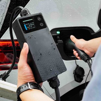 kupować Inteligentna przenośna ładowarka elektryczna z wyświetlaczem LCD, opłatą opóźnioną i ochroną IP67 produkcja internetowa